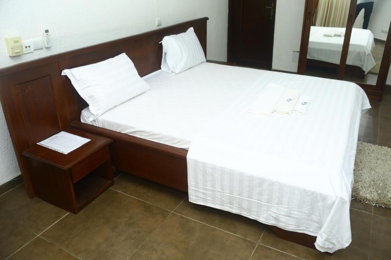 Amazing Grace Residence Cotonou Buitenkant foto